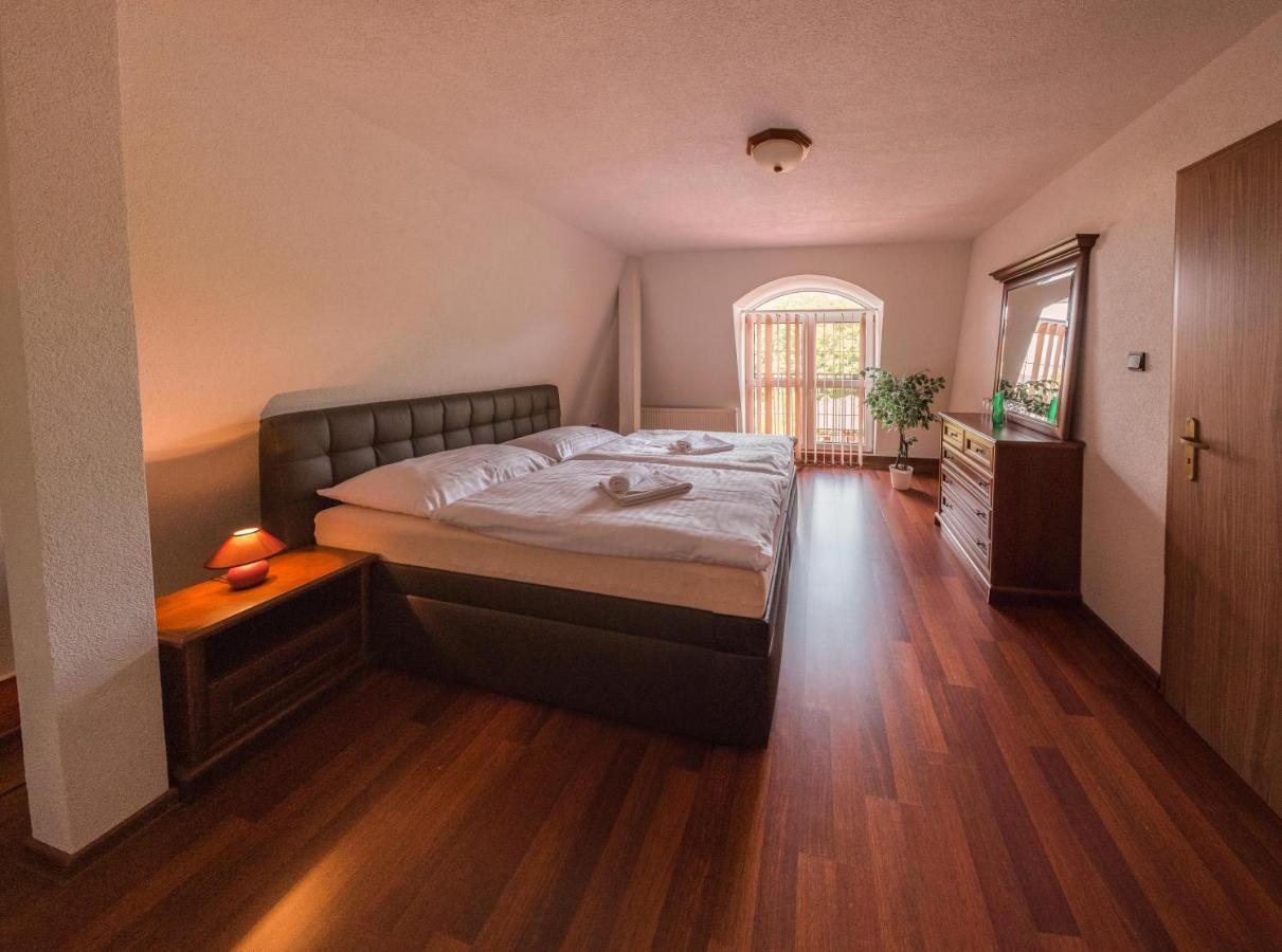 Hotel David Velke Bosany ภายนอก รูปภาพ