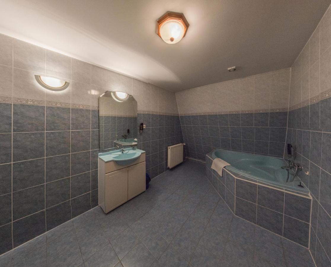 Hotel David Velke Bosany ภายนอก รูปภาพ